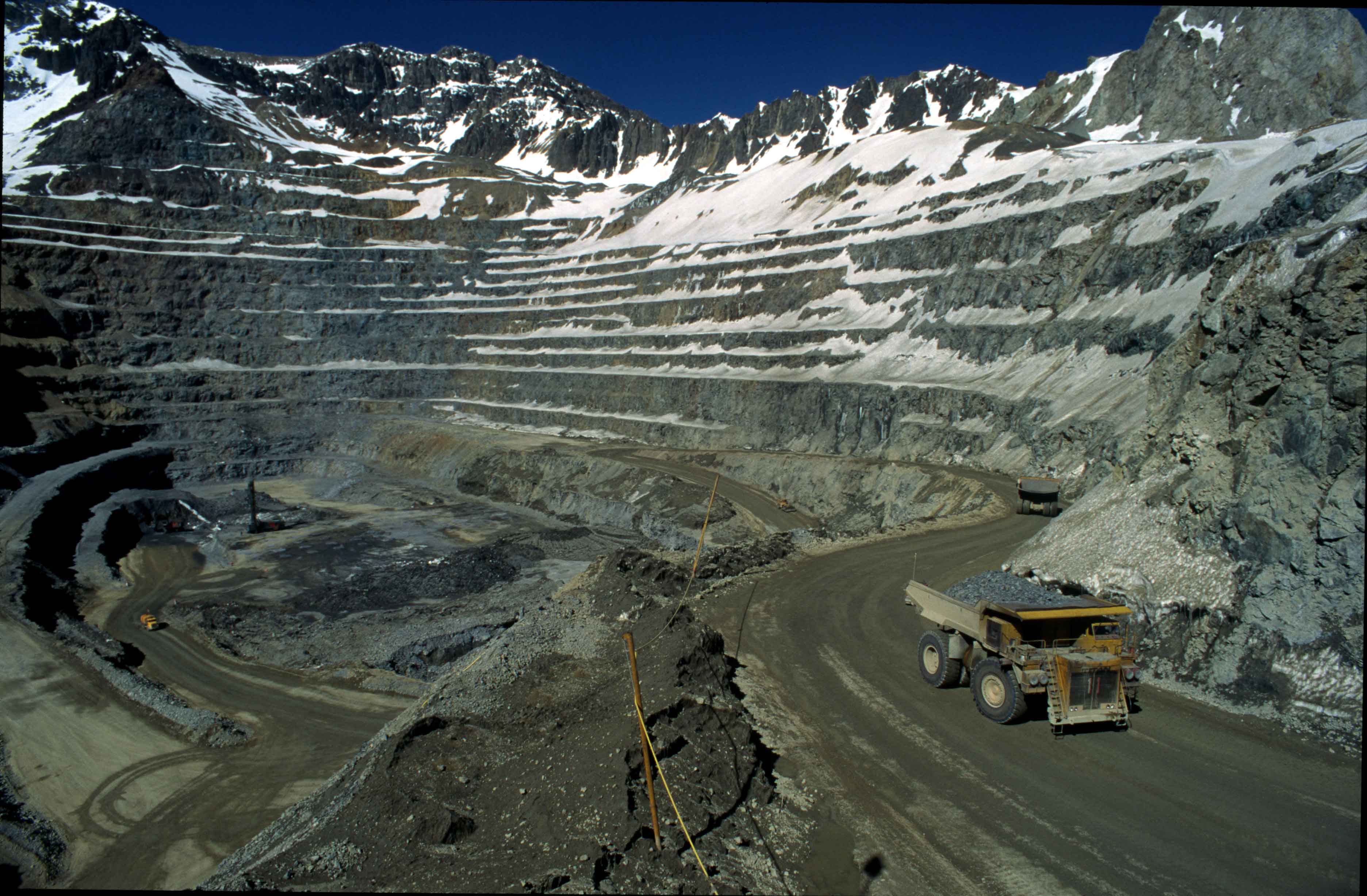 Codelco Ventanas hizo entrega de escoria para la construcción de caminos en Puchuncaví y Quintero